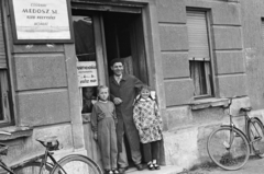 1959, Lipovits Károly, Best of, bicycle, MEDOSZ-organisation, club, shutter, girl, peeking, Fortepan #271692