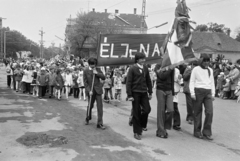 Hungary, Csorna, Szent István (Szabadság) tér, május 1-i felvonulás., 1975, Lipovits Károly, Fortepan #271700