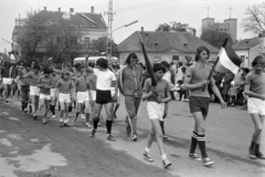 Hungary, Csorna, Szent István (Szabadság) tér, jobbra a háttérben a Jézus Szíve-templom. Május 1-i felvonulás., 1975, Lipovits Károly, march, sportsperson, Fortepan #271707