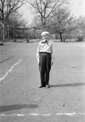 Hungary, Csorna, Árpád utca, a felvétel az általános iskola udvarán készült (később Széchenyi István Általános Iskola)., 1959, Lipovits Károly, boy, Fortepan #271740