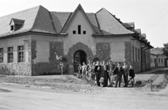 Hungary, Eger, Árpád utca, jobbra a Szvorényi József (Szovjet hadsereg) utca, háttérben az általános iskola épülete., 1962, Lipovits Károly, Fortepan #271774