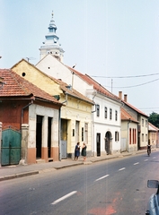 Magyarország, Sárospatak, Kossuth Lajos utca, a tetők fölött a református templom toronysisakja látszik., 1987, Drimbe József, színes, kisváros, Fortepan #27179