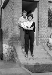 Hungary, Pécs, a Pedagógiai Főiskola (később Pécsi Tudományegyetem) kollégiuma., 1959, Lipovits Károly, certificate, youth, hold in arms, Fortepan #271803