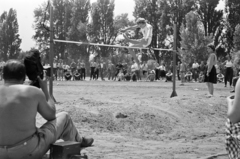 Magyarország, Margitsziget, Budapest, Úttörő sporttelep / Úttörő stadion (később Margitszigeti Atlétikai Centrum), úttörők országos négytusa versenye., 1961, Lipovits Károly, magasugrás, úttörő, filmkamera, Fortepan #271818