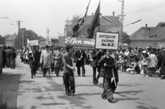 Hungary, Csorna, Szent István (Szabadság) tér, május 1-i felvonulás., 1975, Lipovits Károly, Fortepan #271837