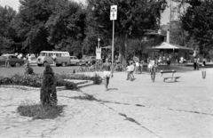 Hungary,Lake Balaton, Tihany, Rév utca a kompkikötőnél., 1965, Lipovits Károly, Nysa-brand, port, bicycle, Fortepan #271900