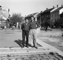 Magyarország, Sopron, Várkerület (Lenin körút) az Előkapunál., 1955, Lipovits Károly, férfiak, hátratett kéz, pulóver, Fortepan #271943