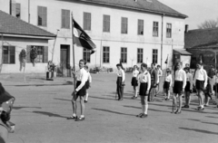 Hungary, Csorna, Árpád utca, úttörőavatás az általános iskola udvarán (később Széchenyi István Általános Iskola), 1960, Lipovits Károly, festive, Fortepan #272138