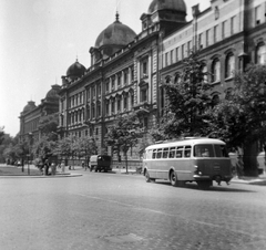 Lengyelország, Krakkó, Plac Jana Matejki., 1962, Dervarits Diána és Póth Attila, Fortepan #272352