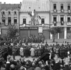 Románia,Erdély, Kolozsvár, Fő tér a magyar csapatok bevonulása idején. A felvétel 1940. szeptember 15-én a kormányzói fogadó ünnepségen készült., 1940, Hózer Benjamin, Best of, ejtőernyős, Horthy Miklós-ábrázolás, órás, víz és fűtésszerelő, csendőr, Fortepan #272486