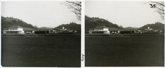 Slovenia, Rogatec, balra a vasútállomás, jobbra a Jerneja templom, a hegytetőn Rogatec vára., 1903, Schoch Frigyes, railway, church, castle, stereophoto, Fortepan #27262