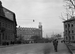 Magyarország, Budapest I.,Budapest XII., Krisztina körút, szemben a Postapalota, jobbra a Vérmező út - Attila út sarkán az általános iskola épülete (később Kosztolányi Dezső Gimnázium)., 1956, Papp Dezső, középület, útkereszteződés, posta, Budapest, Fortepan #272735