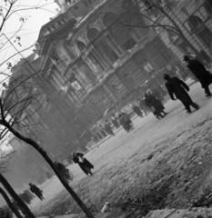 Magyarország, Budapest VIII., Üllői út, szemben a Mária utca sarkán a BOTE (később Semmelweis Egyetem) Bőrgyógyászati Klinika romos épülete., 1956, Papp Dezső, utcakép, képarány: négyzetes, Budapest, kerékpár, ferde, Fortepan #272746