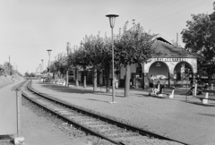 Magyarország, Balatonfüred, Arács, vasútállomás., 1960, UVATERV, utcabútor, vasút, lámpaoszlop, vasútállomás, helységnév tábla, Fortepan #2728