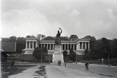 Németország, München, Theresienhöhe, a Bavariapark-kal szemben a Ruhmeshalle (hírességek csarnoka) és Ludwig Michael von Schwanthaler szobrászművész Bajorországot megszemélyesítő Bavaria szobra., 1931, Fortepan/Album085, Fortepan #272858