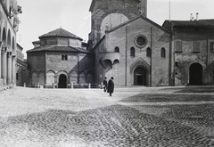 Olaszország, Bologna, Piazza Santo Stefano, Basilica Santuario Santo Stefano., 1908, Flanek-Falvay-Kováts, templom, kalap, tér, építészet, árkád, katolikus, gótika, kápolna, Fortepan #272917