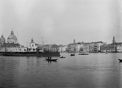 Olaszország, Velence, Canale di San Marco, balra a Santa Maria della Salute, középen a Vámház., 1908, Flanek-Falvay-Kováts, gondola, gőzhajó, evezés, hadihajó, Fortepan #272956