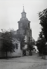 Magyarország, Felsőörs, Körmendy prépost utca, szemben a Batthyány téren a Bűnbádó Magdolna-templom, a római katolikus volt prépostsági templom., 1917, Flanek-Falvay-Kováts, Fortepan #272970