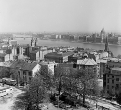 Magyarország, budai Vár,Halászbástya, Budapest I., kilátás a Margit híd és a Margit-sziget irányába, jobbra a Parlament., 1971, Schermann Ákos, Budapest, Fortepan #273065