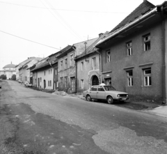 Szlovákia, Lőcse, Nová ulica, az utca végén a főtér (Námestie Majstra Pavla)-en az evangélikus templom., 1982, Schermann Ákos, Fortepan #273121