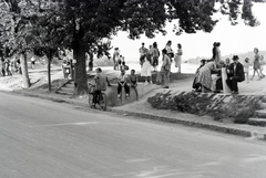 Magyarország, Szentendre, Duna korzó (Somogyi-Bacsó part) a Görög utcánál., 1963, Ladinek Viktor, kerékpár, Fortepan #273153