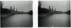 Switzerland, Zurich, Limmat folyó a Quaibrücke-ről nézve, balra a Fraumünster (Asszonyok katedrálisa), jobbra a Szent Péter templom tornya., 1910, Schoch Frigyes, bridge, stereophoto, Fortepan #27319