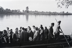 Hungary, Budakalász, Lupa-sziget, Dereglye I. áruszállító motorhajó a partnál., 1949, Kern család, shore, boat, Dereglye I. ship, Fortepan #273246