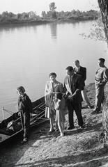 Hungary, Budakalász, Lupa-sziget, a felvétel a parton készült., 1949, Kern család, girl, lady, gentleman, shore, Fortepan #273248