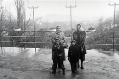 1948, Kern család, lady, railing, girl, kid, winter coat, headscarf, Fortepan #273334