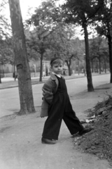 1947, Kern család, pavement, coat, wood, kid, beret, Fortepan #273375