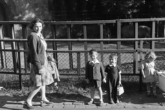 1947, Kern család, lady, railing, cardigan, girl, skirt, kid, shorts, Fortepan #273376