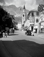 Italy, Cortina d'Ampezzo, Corso Italia, háttérben a Szent Fülöp és Jakab-bazilika (Basilica dei Santi Filippo e Giacomo)., 1938, Vargha Zsuzsa, Fortepan #273424