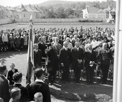 Magyarország, Sopron, Hunyadi János utca 8-10., az Evangélikus Líceumi Diákotthon udvara, a felvétel az avatás / felszentelés alkalmával készült., 1934, Vargha Zsuzsa, ünnepség, Fortepan #273430