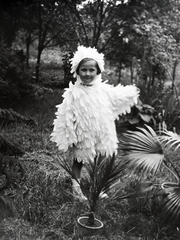 1938, Vargha Zsuzsa, garden, costume, girl, Fortepan #273450