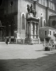 Olaszország, Velence, Campo dei Santi Giovanni e Paolo, a Szent János és Pál-bazilika előtt Bartolomeo Colleoni lovasszobra., 1935, Vargha Zsuzsa, Fortepan #273468