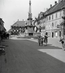 Austria, Sankt Veit an der Glan, Hauptplatz, a tér közepén Angelo de Putti padovai szobrász márvány pestisoszlopa áll., 1938, Vargha Zsuzsa, Fortepan #273490