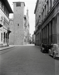 Italy, Como, Via Caio Plinio Secondo, az utca végén a Piazza del Duomo-n a Cattedrale di Santa Maria Assunta, 1938, Vargha Zsuzsa, Fortepan #273491