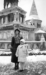 Hungary, Halászbástya, Budapest I., Szent István szobor., 1932, Mészöly Leonóra, fashion, winter, woman, double portrait, kid, horse sculpture, Saint Stephen I-portrayal, Budapest, Fortepan #27351