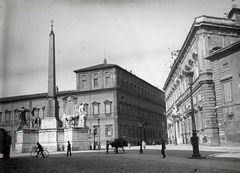 Italy, Rome, Piazza di Quirinale, balra a Dioszkuroszok kútja, mögötte a Quirinalis-palota, ekkor királyi, később köztársasági palota. Jobbra a Pallazo della Consulta / Konzulástusi palota., 1909, Vargha Zsuzsa, bicycle, Fortepan #273557