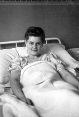 1941, Mészöly Leonóra, portrait, medical institution, woman, iron bed, berth, Fortepan #27365