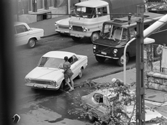 Hungary, Budapest V., sorbanálló gépjárművek a Markó utca - Balassi Bálint utca sarkán az üzemanyagtöltő állomás előtt, ma az Olimpia park területe található itt., 1977, Szilvási hagyaték, Budapest, number plate, Zuk-brand, Fortepan #273795