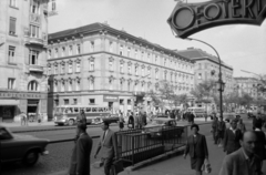 Magyarország, Budapest V.,Budapest XIII., Szent István körút, a túloldalon balra a Hollán Ernő (Fürst Sándor) utca torkolata., 1964, Szilvási hagyaték, Budapest, autóbusz, Fortepan #273832