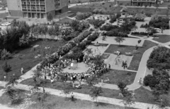 Hungary, Budapest XI., kilátás az Etele (Szakasits Árpád) út 54-58 felől a mai Csigabiga és Kacagó játszóterekre, háttérben balra fent a Hadak útja 4., jobbra fent a Hadak útja 2. számú ház., 1977, Szilvási hagyaték, festive, playground, Budapest, Fortepan #273848