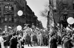 Hungary, Budapest VII.,Budapest XIV., Dózsa György út, május 1-i felvonulás, háttérben a Dembinszky utca házsora., 1967, Szilvási hagyaték, Budapest, Fortepan #273856