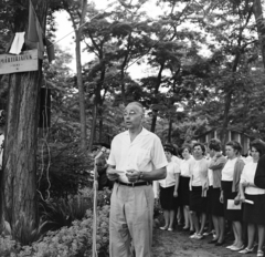 Hungary, Szigetmonostor, Horány, a Természetbarátok Turista Egyesülete (TTE) Vörös Meteor vizitelepe, ünnepség a munkásmozgalmi emlékműnél., 1965, Szilvási hagyaték, Fortepan #273879