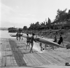 Magyarország, Margitsziget, Budapest, a Vörös Meteor evezősház stégje., 1956, Kotnyek Antal, képarány: négyzetes, sport, hajó, stég, Fortepan #274112