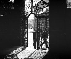 Hungary, Szentendre, Belgrád székesegyház (Görögkeleti Püspöki Főszékesegyház, Pátriárka utca 5.) Alkotmány utcai kertkapuja., 1968, Mészöly Leonóra, gate, Fortepan #27420