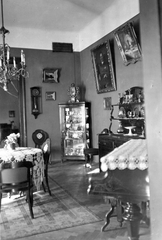 1930, Mészöly Leonóra, watch, furniture, painting, interior, chandelier, piano, cabinet, Fortepan #27425