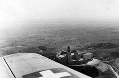 Hungary, Pannonhalma, (Győrszentmárton), légifotó, a Pannonhalmi Bencés Főapátság a Szent Márton-hegyen., 1939, Molnár Gyula, aerial photo, Fortepan #274521