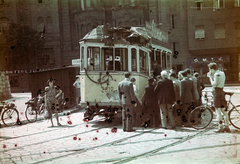 Magyarország, Budapest II., megrongálódott villamos a Frankel Leó (Zsigmond) utca és a Török utca találkozásánál., 1941, Szekeres Szabolcs, Budapest, Fortepan #274636